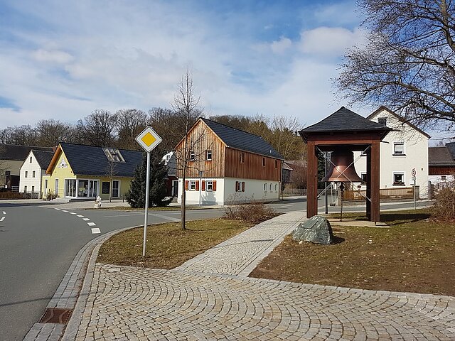 Vogtlandglocke und Jahnhof Blick auf Vogtlandglocke und Jahnshof